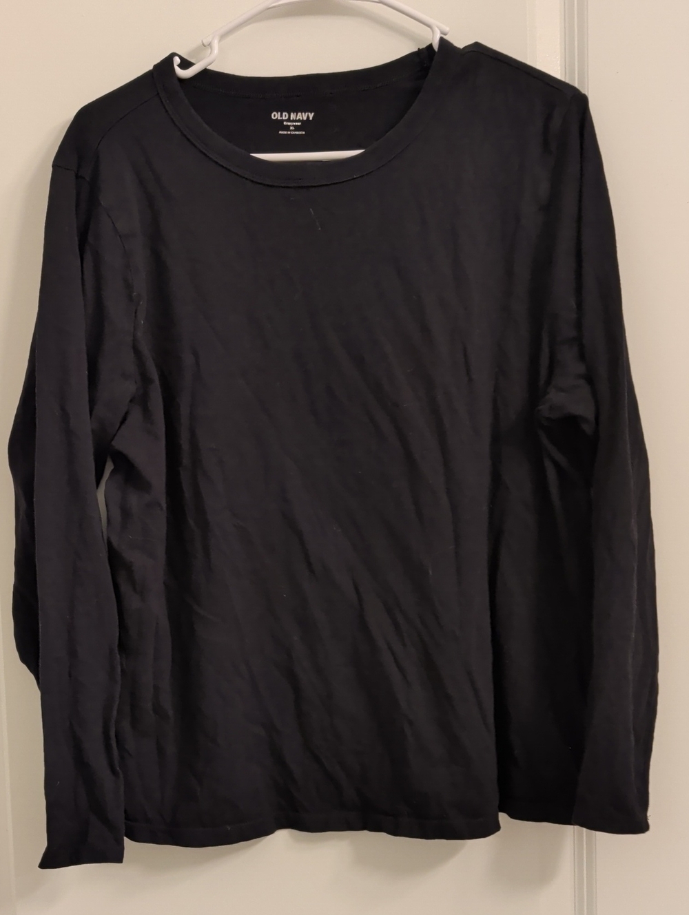 Old Navy Black Long-Sleeve Crewneck Tee